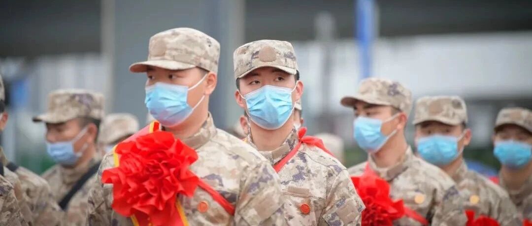 一当兵就穿上21式军服，这批新兵真让人羡慕