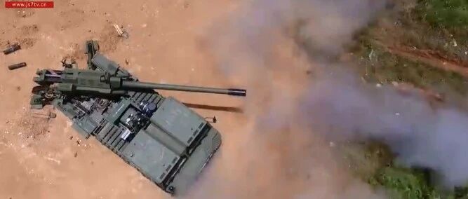 兵贵神速！新型155毫米卡车炮列装仅两个月 官兵感慨其生存能力强悍