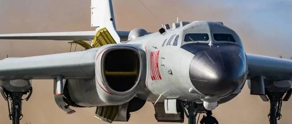 轰-6K重弹炸机场：碉堡瞬间被毁，F-16模型抢眼