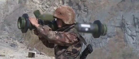 解放军新型单兵火箭筒曝光：口径更大威力惊人，还能二次燃爆攻击