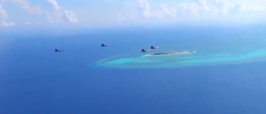 超长时间飞行10小时破记录！解放军苏-30挂弹飞抵南海岛礁