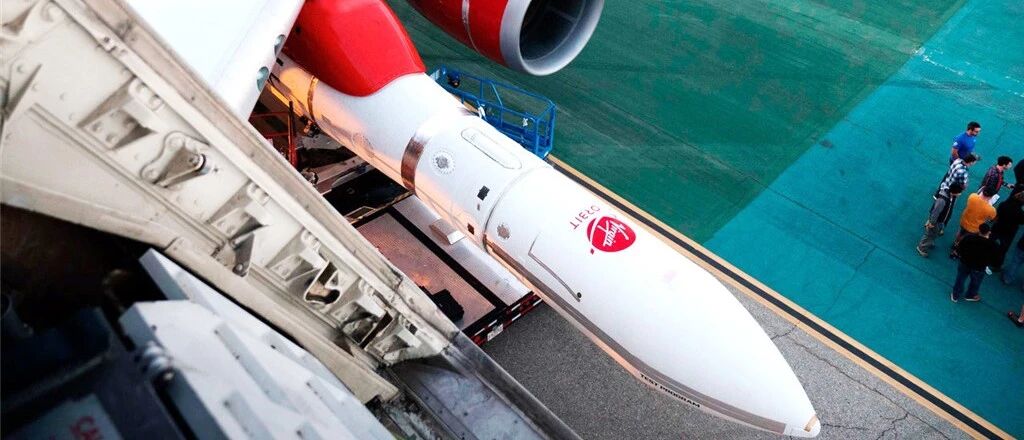 飞机加火箭就能发射卫星 专家：或成战略武器发展趋势