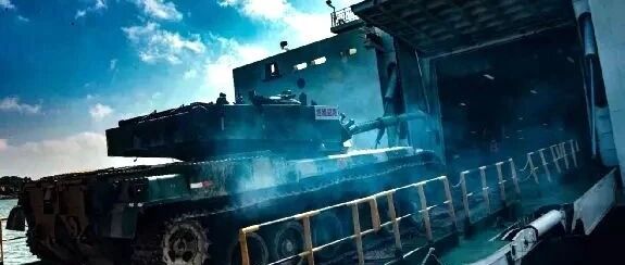 坦克、战车利用民船跨海投送！解放军多支合成部队解锁“新技能”