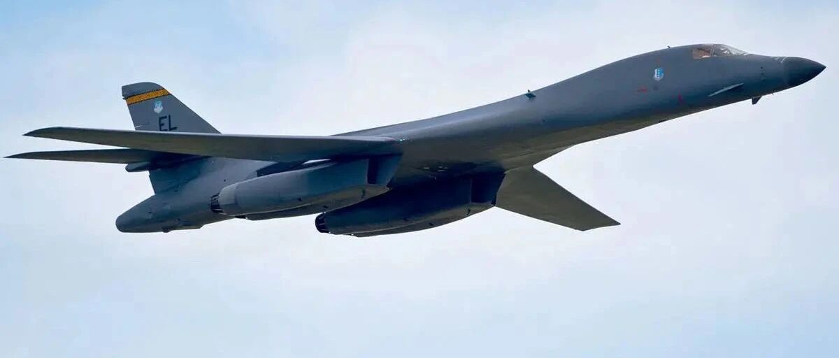 挑战解放军底线？！美军B-1B轰炸机被曝逼近我东海防空识别区