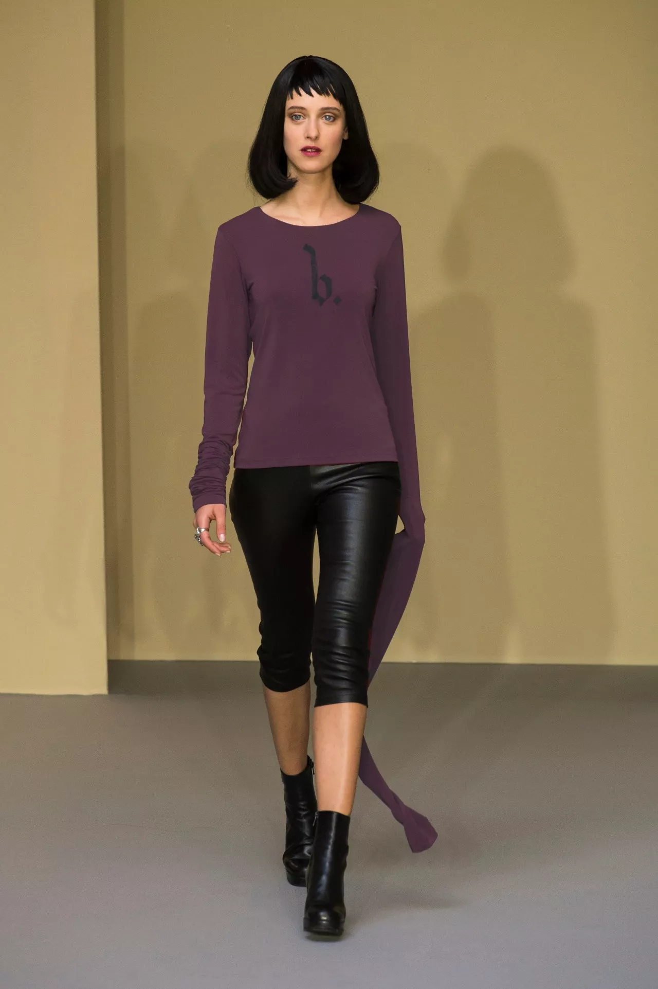年度流行色的魅力，2018春夏女装毛衫也被紫色承包了！|行业资讯-西安市莲湖区爱恋服装厂