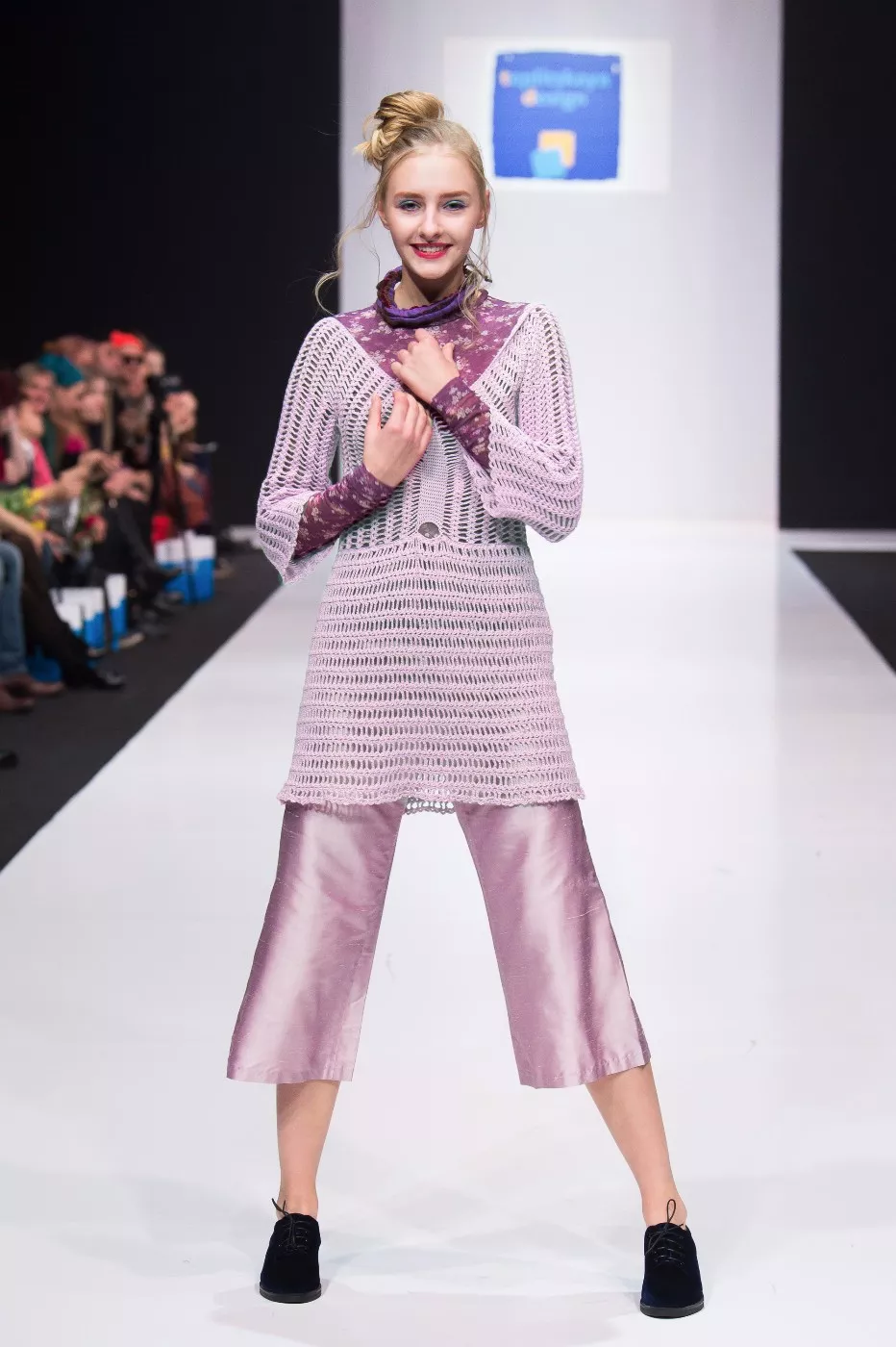 年度流行色的魅力，2018春夏女装毛衫也被紫色承包了！|行业资讯-西安市莲湖区爱恋服装厂