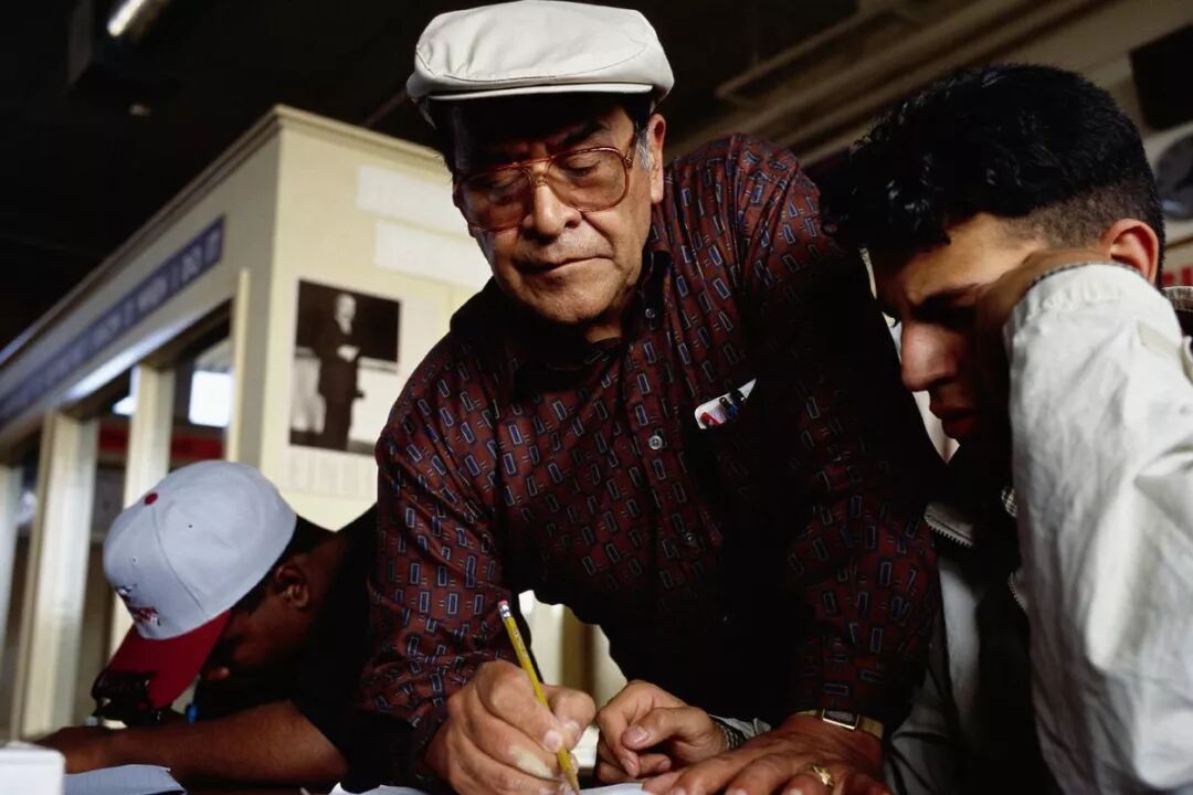 美國(guó)最偉大的老師 將400個(gè)流氓送進(jìn)了哈佛耶魯