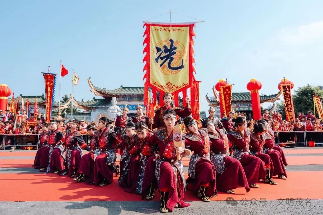 民俗活动表演表现场。冯磊摄