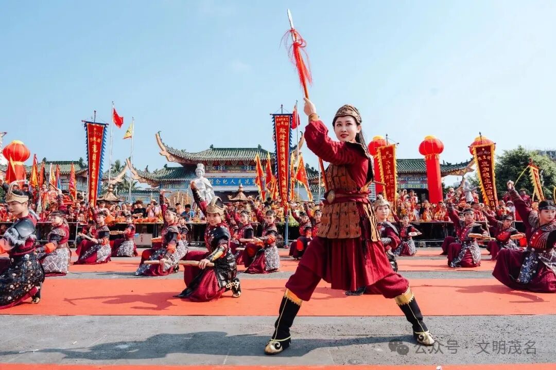 民俗活动表演表现场。冯磊摄