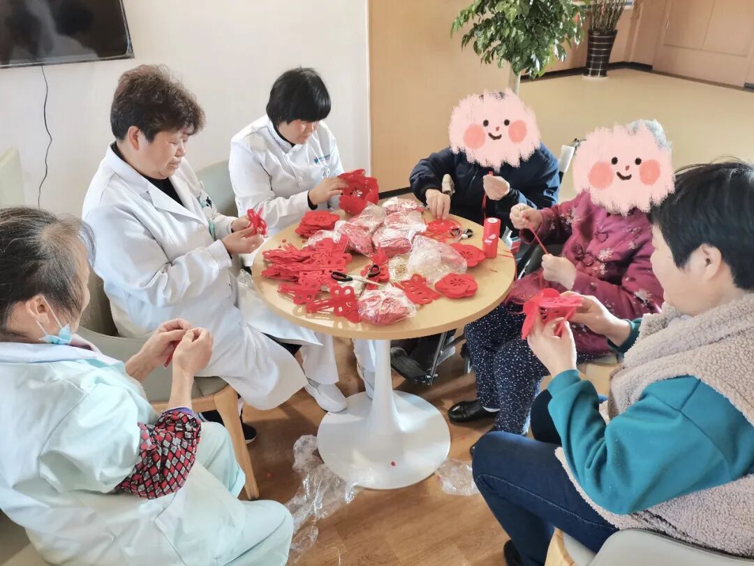 金华顾连金帆康复医院精品康养园入住老人手工活动