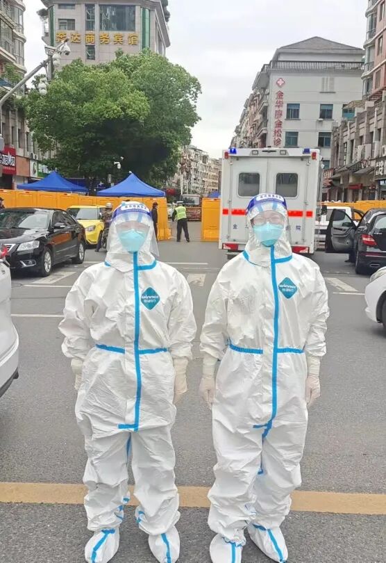 金华顾连抗疫大白在高速口支援疫情防控