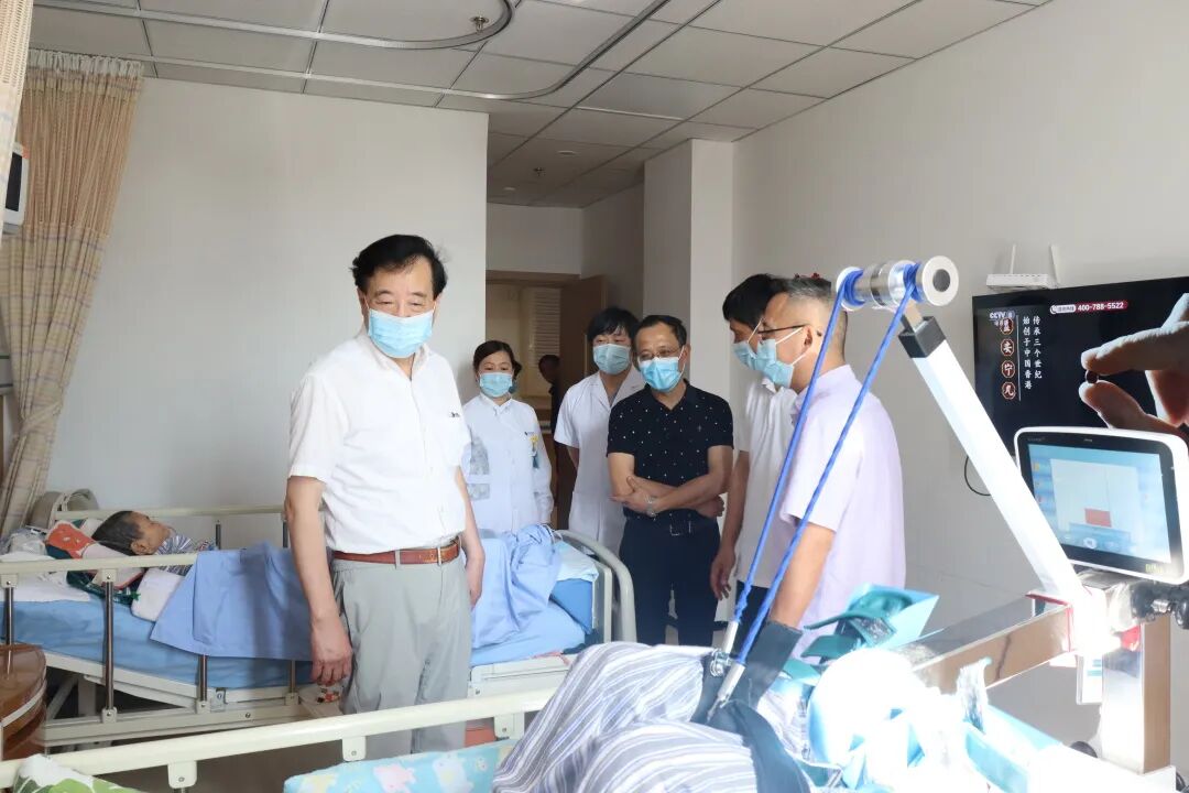 上海中医药大学附属曙光医院原院长沈远东莅临金华顾连金帆康复医院参观指导