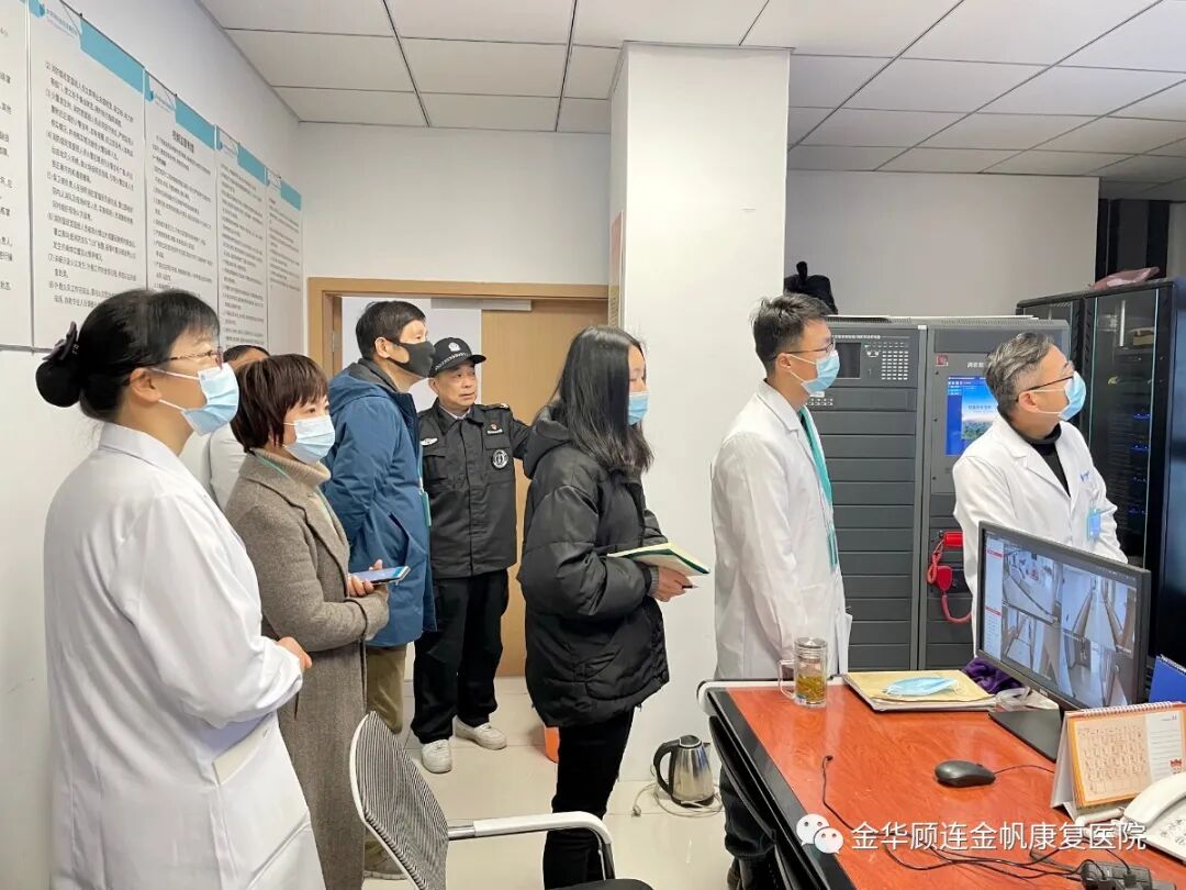金华顾连金帆康复医院领导进入机房进行安全检查