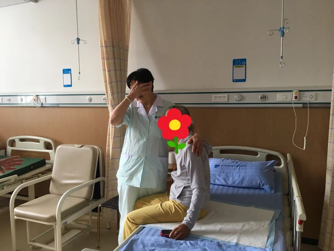 金华顾连金帆康复医院最美护工化身“铲屎官”