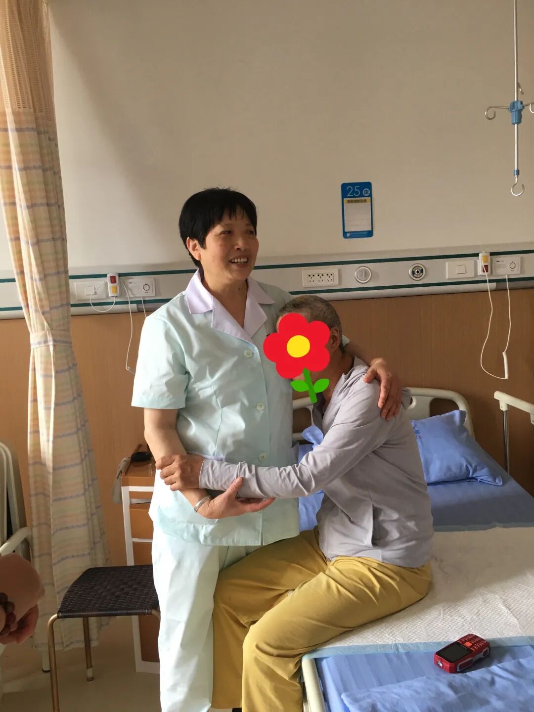 金华顾连金帆康复医院最美护工化身“铲屎官”