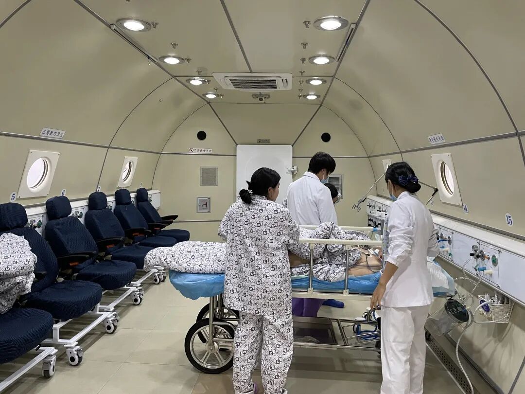 金华顾连金帆康复医院重症患者做入舱做高压氧治疗准备