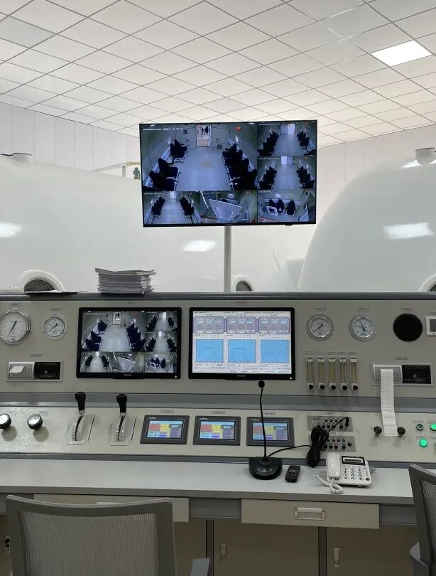 金华顾连金帆康复医院高压氧治疗中心操作中控台