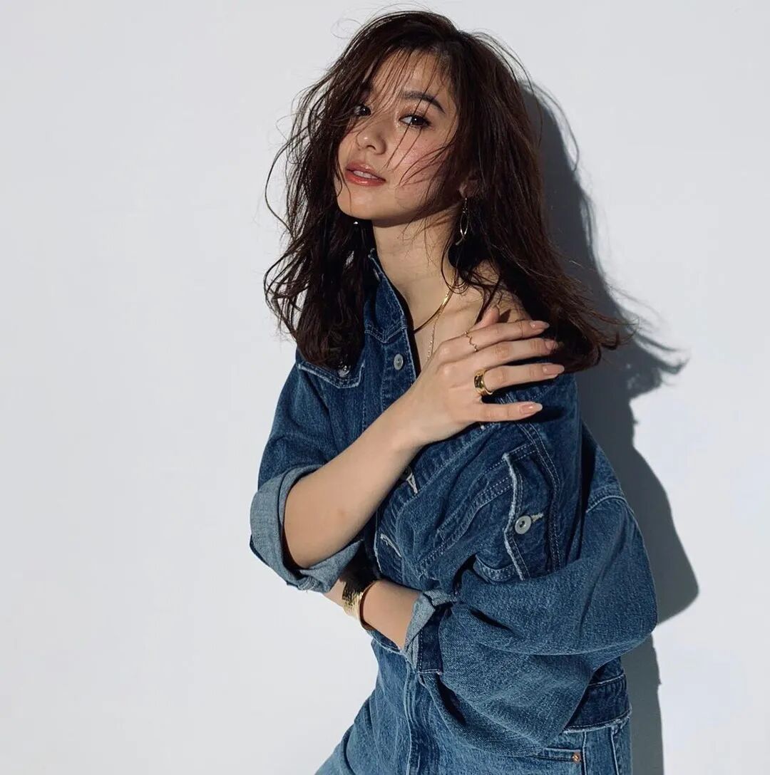 壁纸 拥有大长腿的灵动少女朝比奈彩 Yoho潮流志微信公众号文章