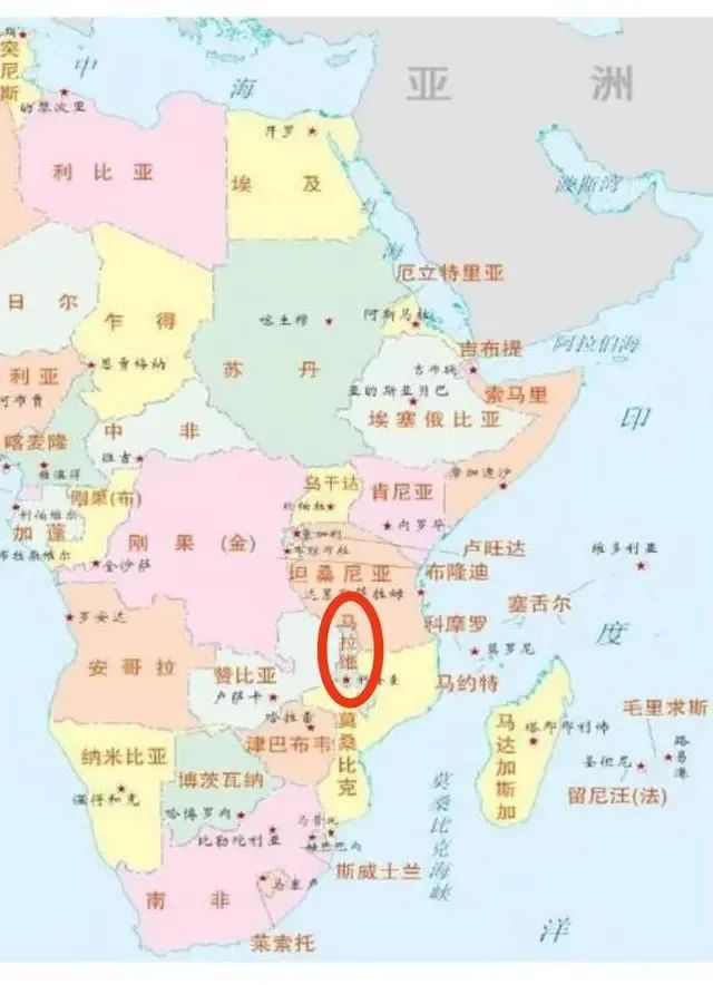 官方语言是英语,货币是马拉维克瓦查.