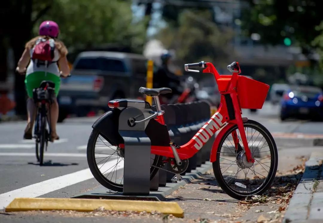 抛弃Ofo，圣地亚哥推出电动自行车，现在免费骑行，你想试试吗？