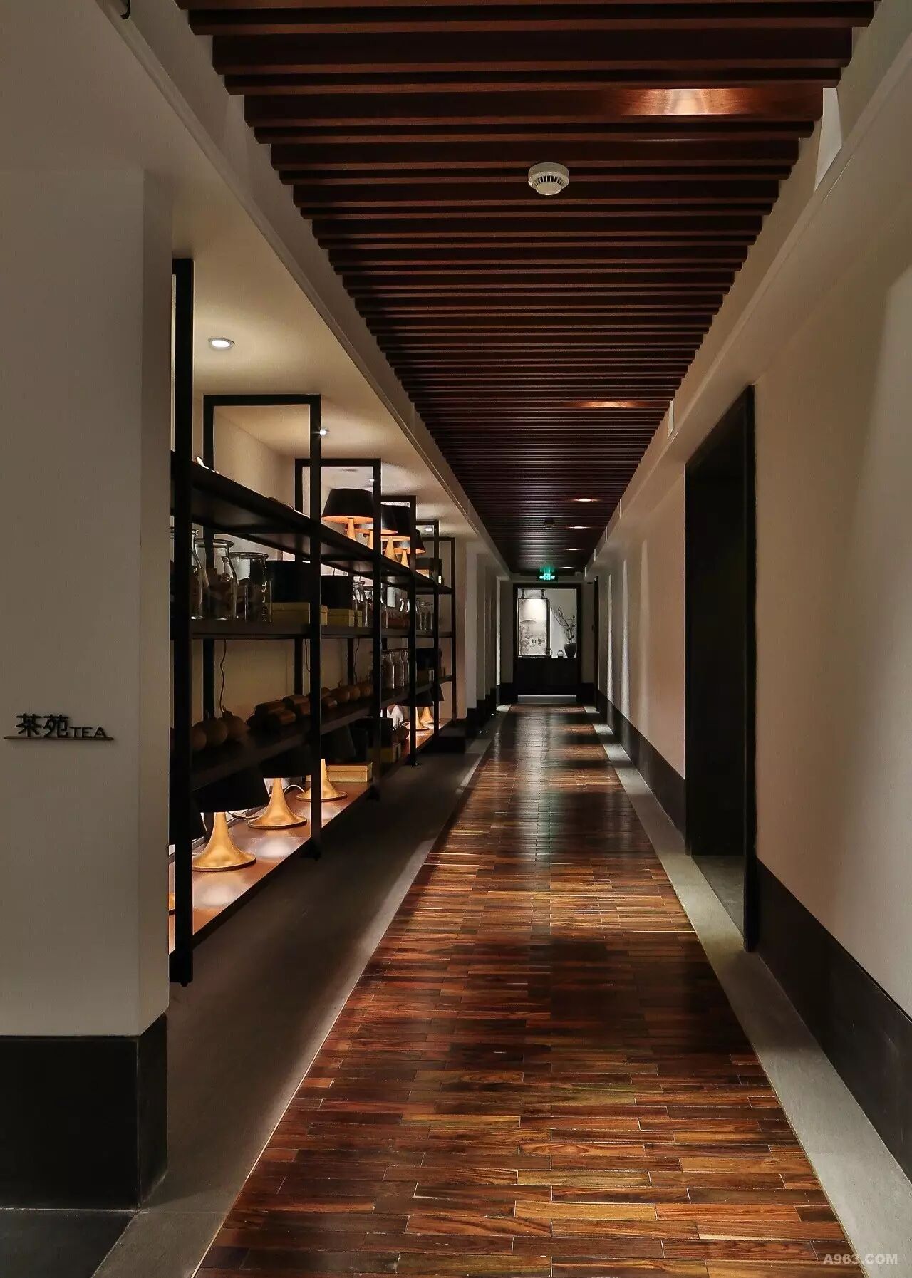 东莞市嵘铖建设工程有限公司专业从事商务办公,教育培训,餐饮会所