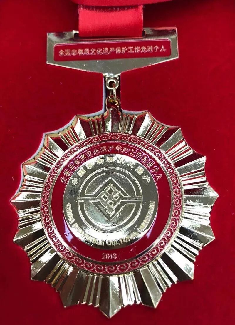 黄美金获全国非遗保护先进个人荣誉称