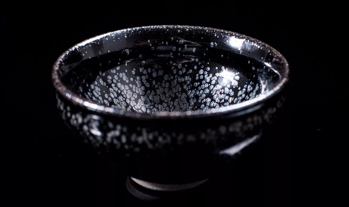 建盏的釉究竟特别在哪里铁系结晶釉的说法准确吗