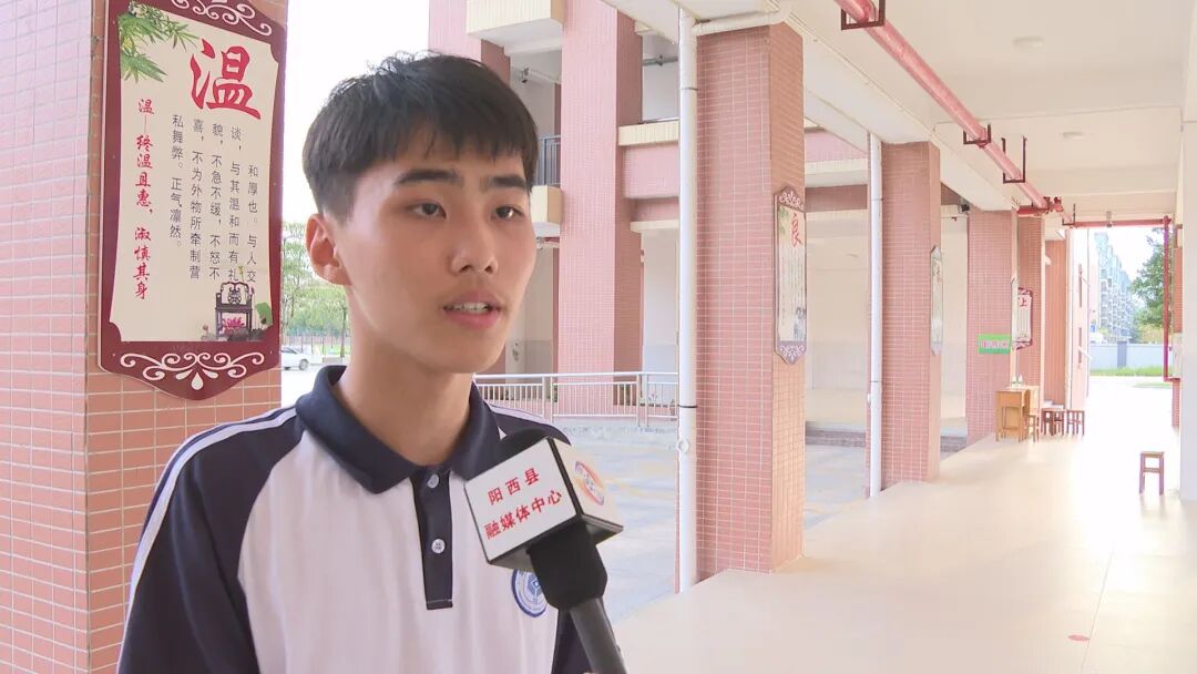 方正中学 学生:我咨询的是情绪问题,老师让我放平自己的心态,还有要