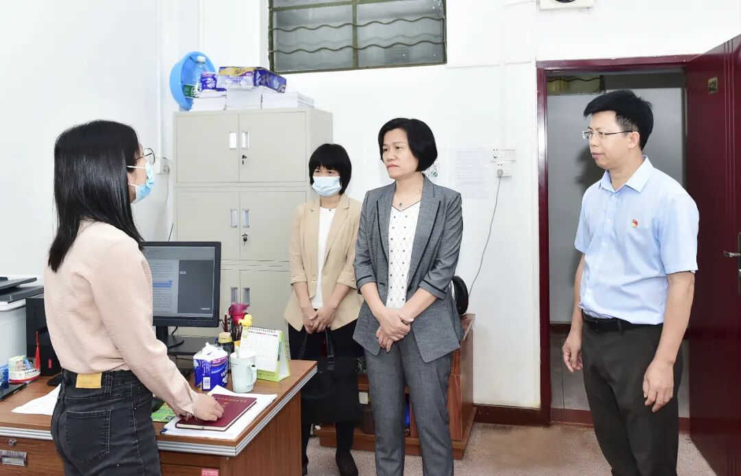 张秀洁到县发改局调研