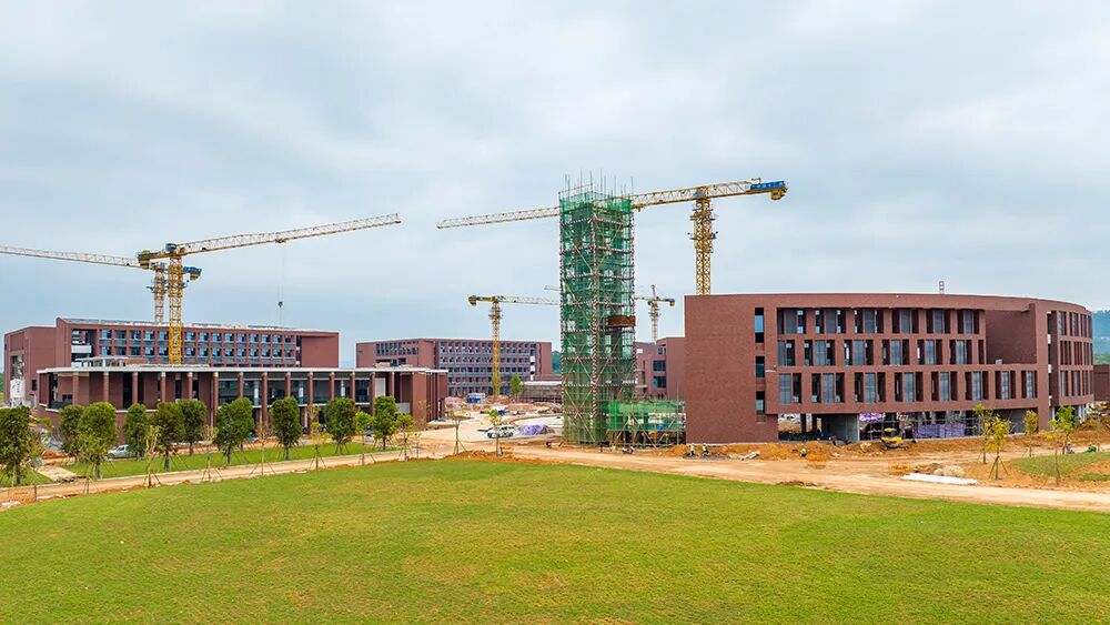 阳西一中新校区建设进入室内装修阶段