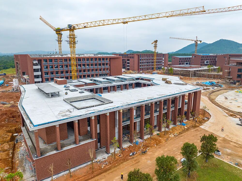 阳西一中新校区建设进入室内装修阶段