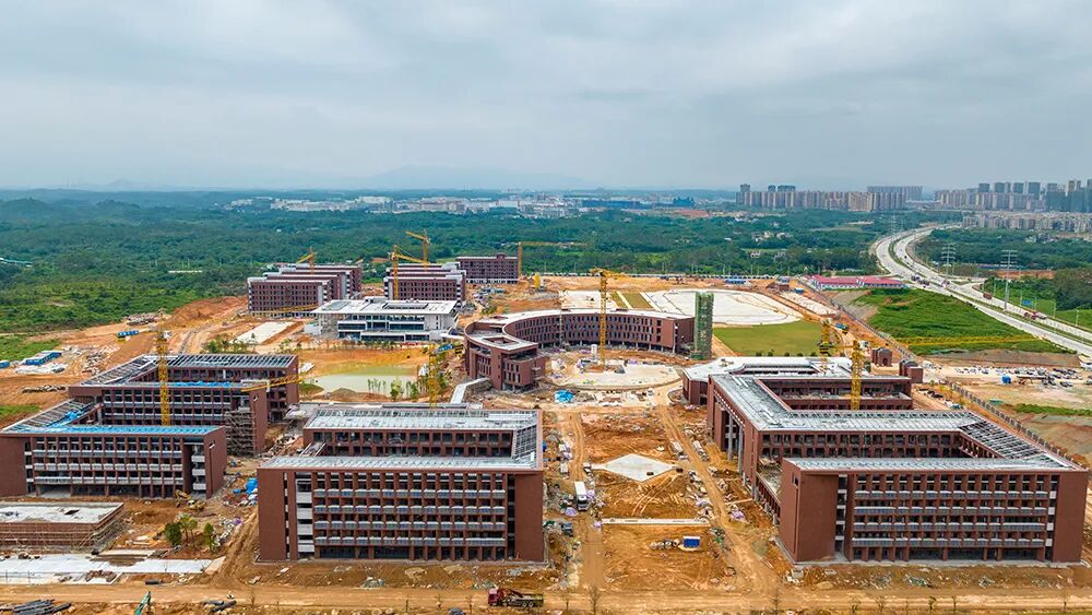 阳西一中新校区建设进入室内装修阶段