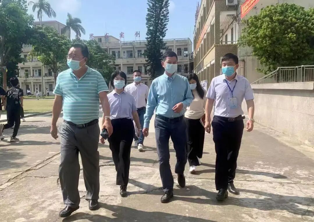 县领导到上洋中学调研