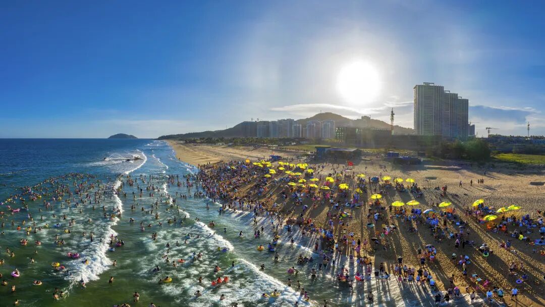 预约电话:0662-5593111海天旅游度假邨位于阳西沙扒镇海滨,距阳西县城