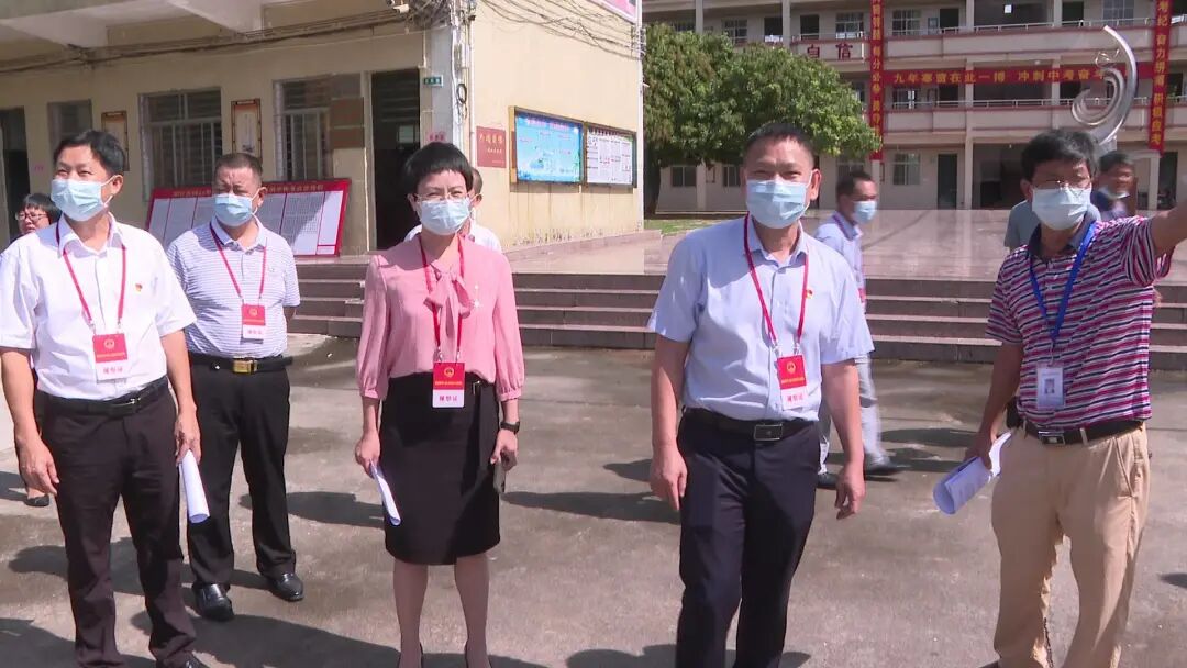 县人大调研组一行先后来到儒洞中学,阳西二中,县教育城,通过现场察看