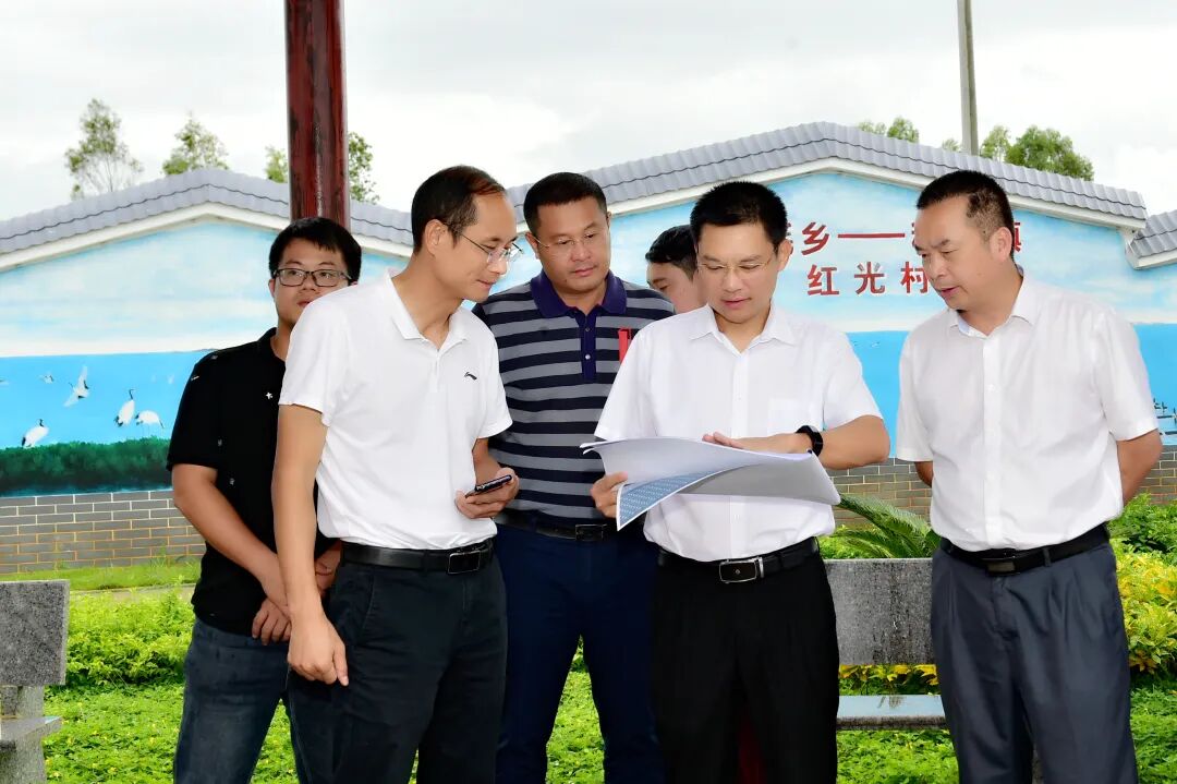 黄家新一行先后来到程村蚝交易市场与物流中心,程村蚝文化主题馆,阳江