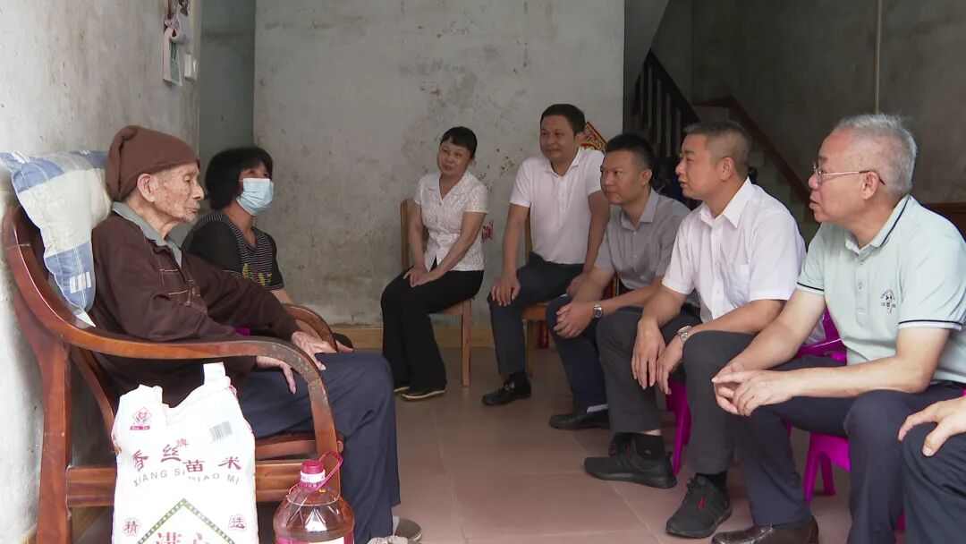 县领导走访慰问塘口百岁老人 传递敬老温情 -阳西县人民政府网站