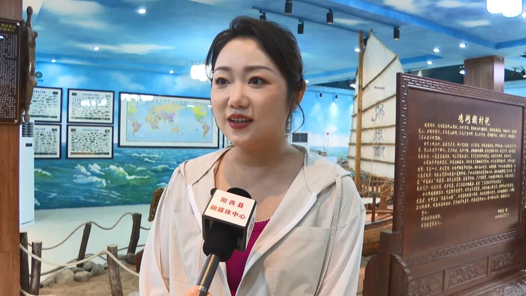 探村主播屈炫希表示,这是她第二次来到鸡乸01村进行探村,一切都觉得