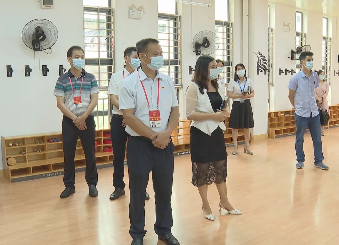 叶船回一行先后来到方正中学,方正小学,阳西二幼,阳西一中等学校,实地