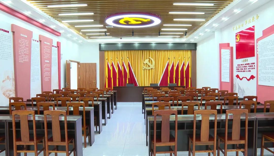 阵地作用,突出政治功能和服务功能,把党群服务中心打造成服务党员群众