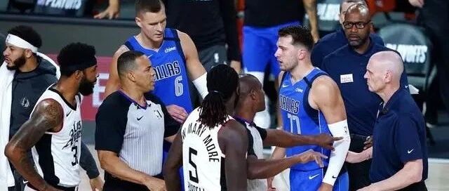 莫里斯兄弟五大肮脏时刻：2次故意弄伤东契奇，拿球砸人太没品