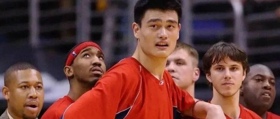 NBA更衣室的潜规则，巨星也要遵守！新秀姚明不懂规矩险发生冲突