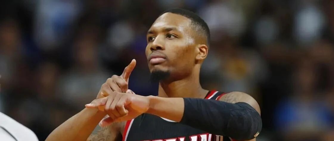 最后几秒绝杀球交给谁？10秒给詹姆斯，5秒利拉德，那3秒呢