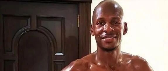 有一种假象叫“看似瘦弱”！库里脱下球衣有肉，雷阿伦8腹肌明显