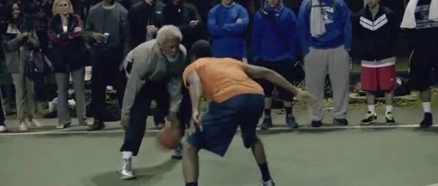 别用爱好挑战NBA球员饭碗！麦基运球如后卫，克6一招杀遍全场