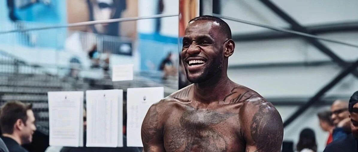 詹姆斯的力量有多恐怖？大腿粗如水桶，飞身救球将球迷撞到医院