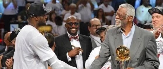 拉塞尔后谁能代替他颁奖FMVP？詹姆斯不够格，目前只有3人有资格