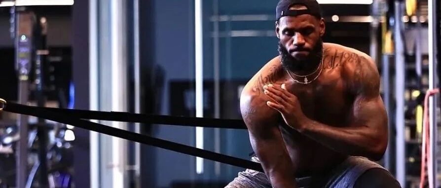 若NBA球星自律程度分4个等级：东契奇C级，詹姆斯SS级，那SSS呢？