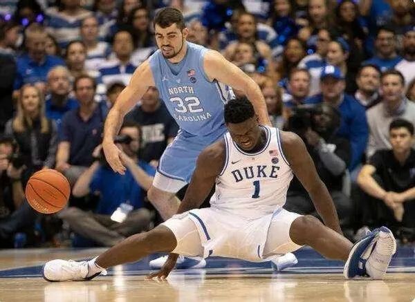 NBA级力量有多逆天?詹姆斯摔倒留下刹车印,奥尼尔摧毁篮板-微信头条网 NBA级力量有多逆天?詹姆斯摔倒留下刹车印,奥尼尔摧毁篮板