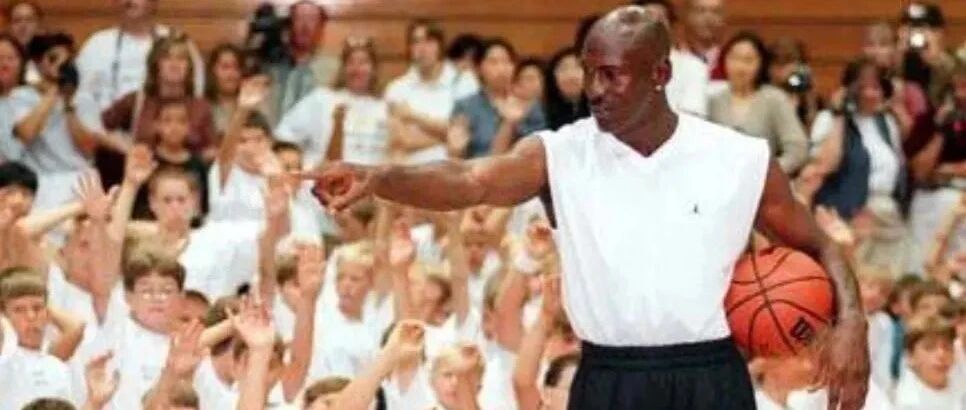 乔丹教你如何陪领导打球！3张动图诠释“假装防不住”的艺术